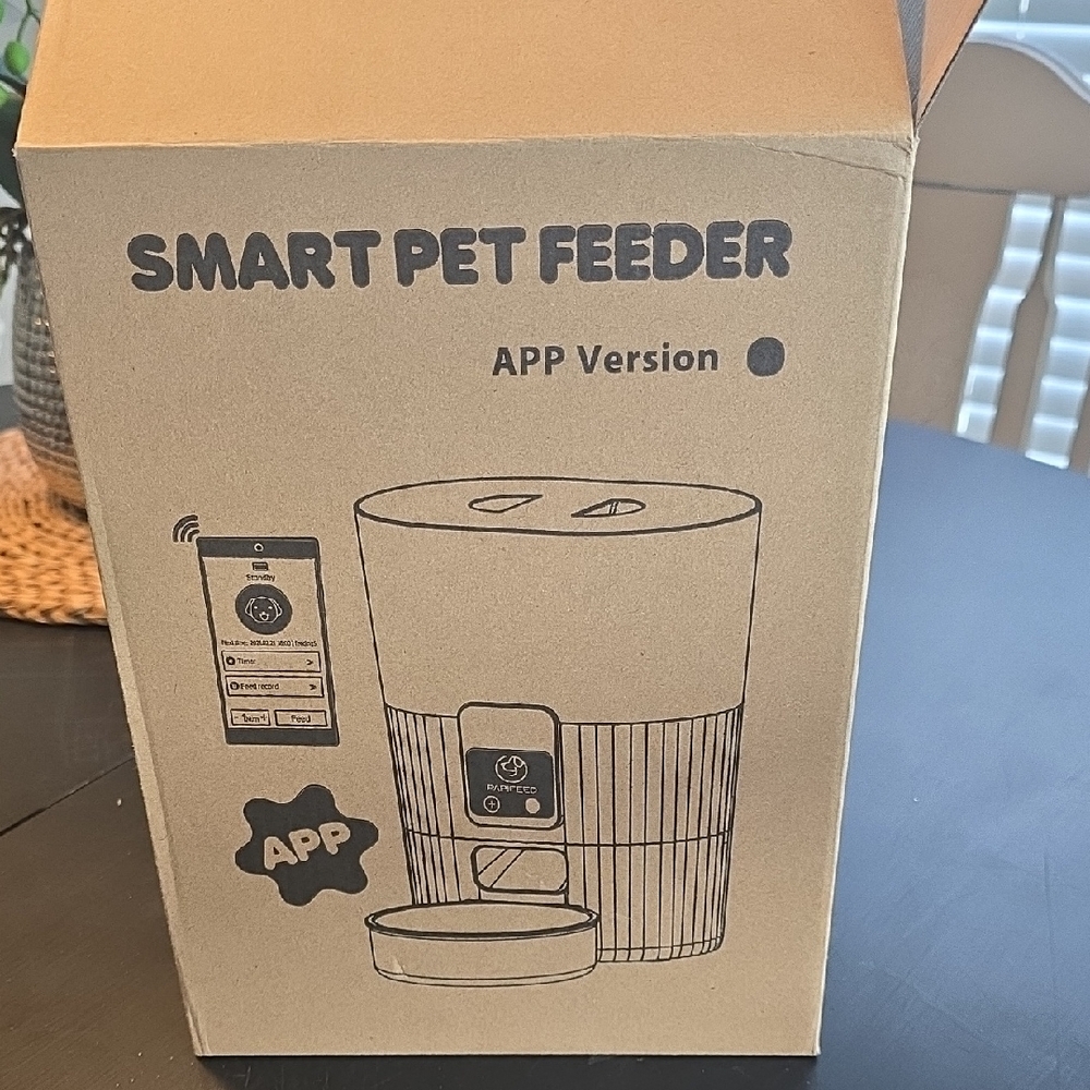 Black Automatic Feeder for Small Pets